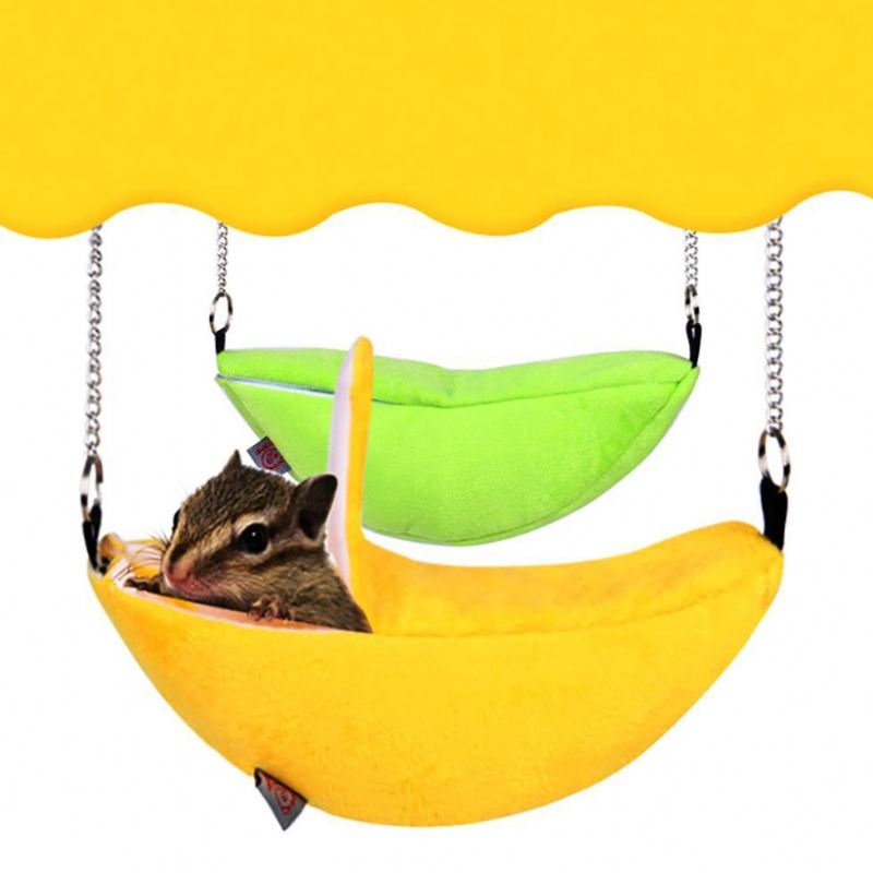 hangende hamster in de vorm van een banaan