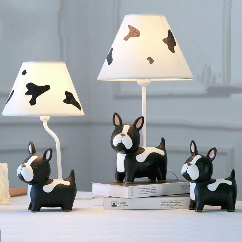 hond design bedlampje in de slaapkamer