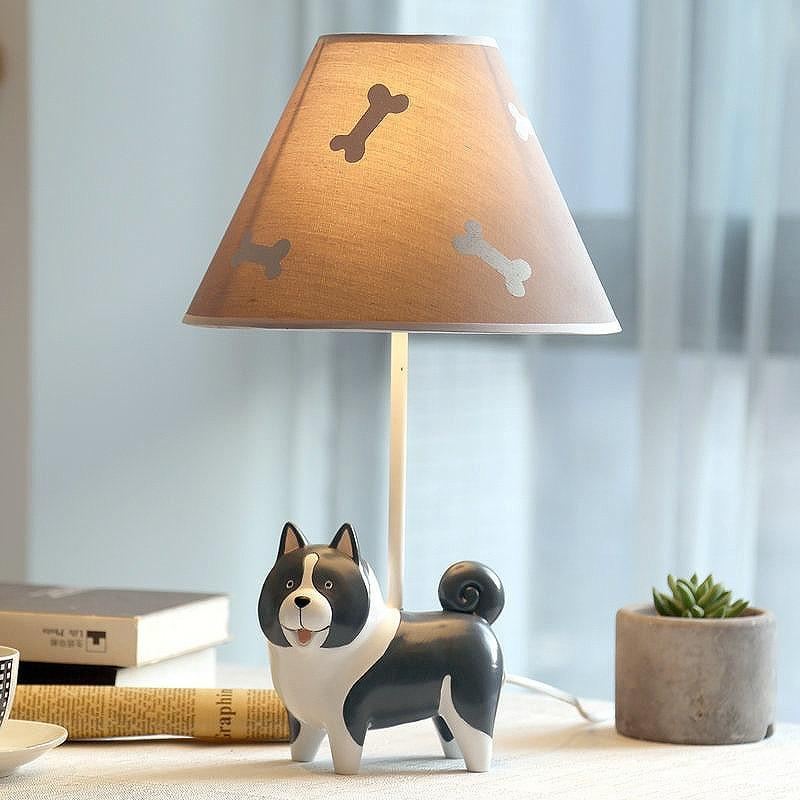 hond design bedlampje in de slaapkamer