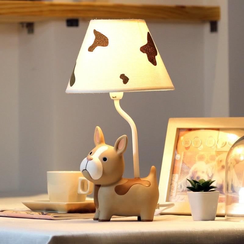 hond design bedlampje in de slaapkamer